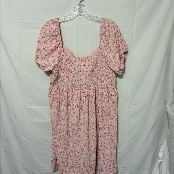 women's mini dress with puff sleeves and a pink floral print. - Picture 4 of 8